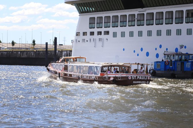 Hop-on hop-off on the water with the Maritime Circle Line in Hamburg - Cap San Diego, a ship you can actually explore