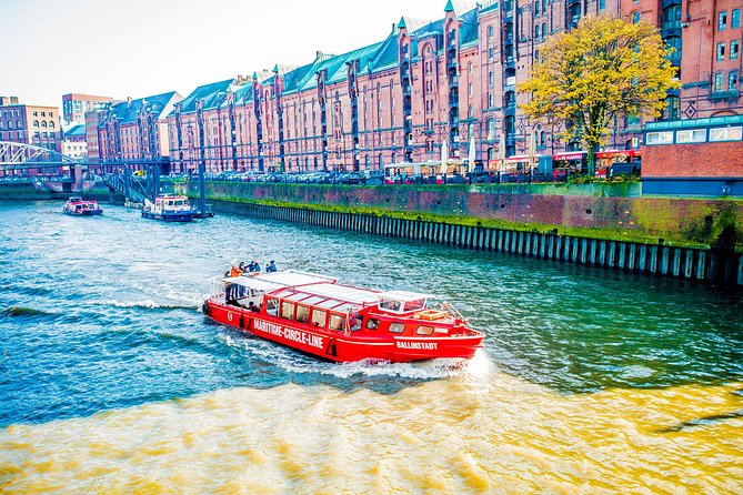 Hop-on hop-off on the water with the Maritime Circle Line in Hamburg - Commentary, language, and what the ride feels like
