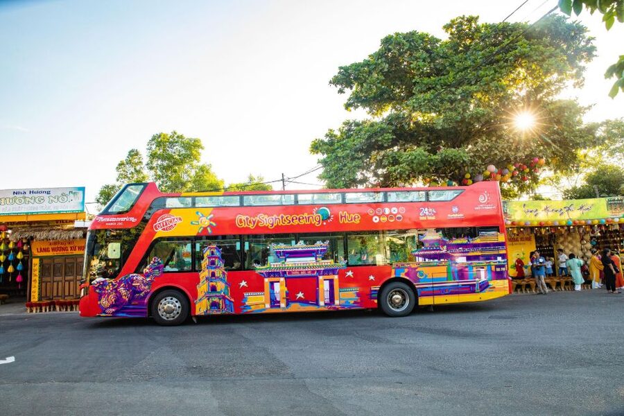 Hue: City Sightseeing Hop-On Hop-Off Bus Tour - Stops 11 and 12: Nam Giao Esplanade and Quoc Hoc Hue