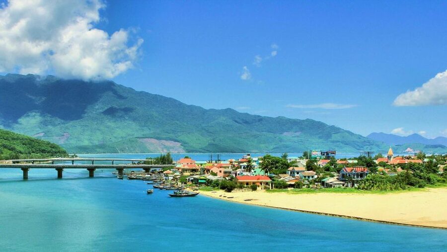 Hue to Hoi An by bus: Hai Van Pass, Lang Co, Marble mountain - Key points at a glance