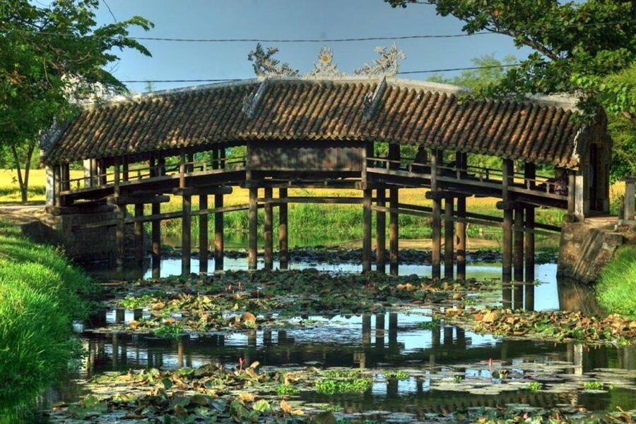 Hue to Hoi An by bus: Hai Van Pass, Lang Co, Marble mountain - 8:00 AM from Hue, with a useful starting point
