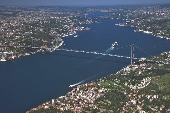 Istanbul: Bosphorus Cruise and Golden Horn Bus Tour - Seeing the Byzantine City Wall