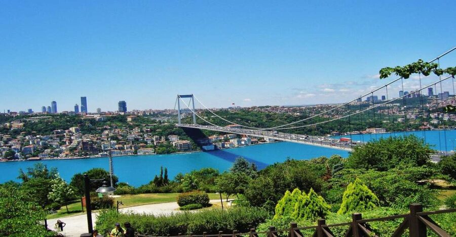 Istanbul: Europe and Asia Tour By Bus And Bosphorus Cruise - Lunch in Eyüp and time near the mosque