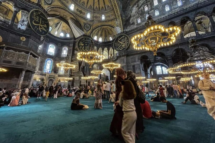 Istanbul: Old City And Bosphorus Bus Tour with Lunch - Traffic, Walking, and the Pace of the Day