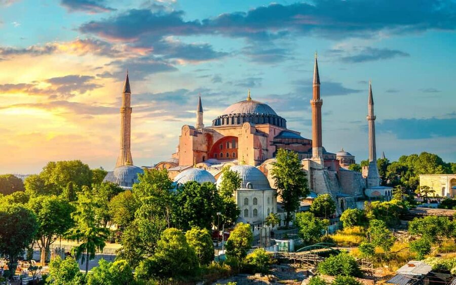 Istanbul: Old City And Bosphorus Bus Tour with Lunch - A Quick Taste of the Spice Bazaar