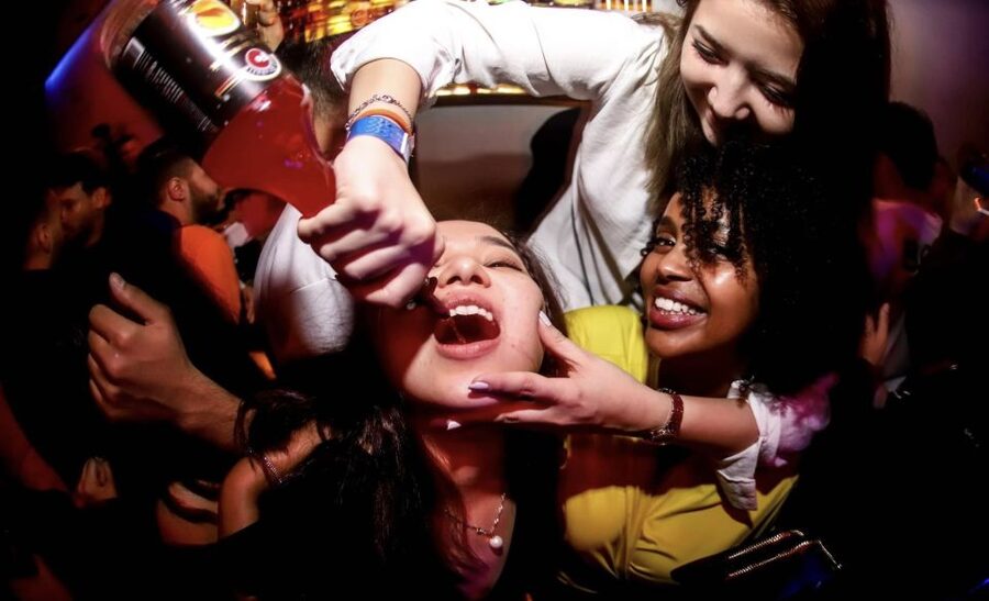 Istanbul: Party Pub Crawl with Party Bus - Why this works for a first night out in Istanbul