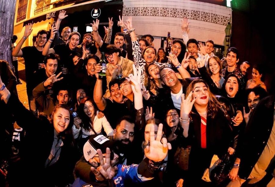 Istanbul: Party Pub Crawl with Party Bus - Starting with games, raki, and a low-pressure introduction