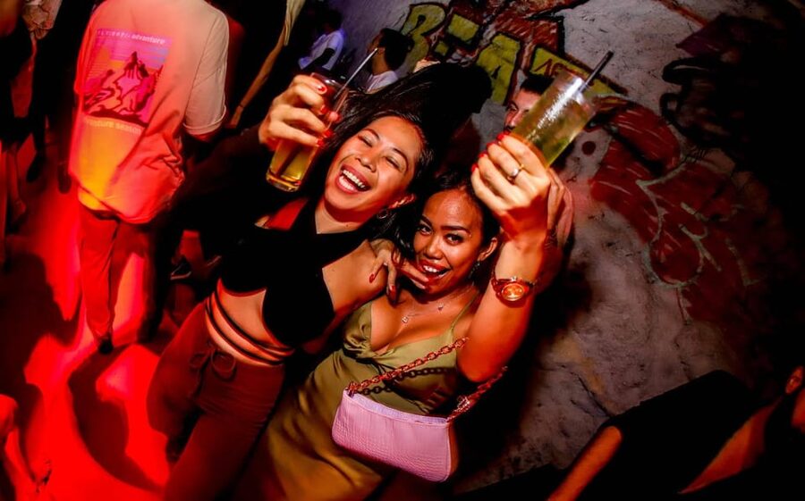 Istanbul: Rooftop Pub Crawl with Party Bus - Practical details before you meet the group
