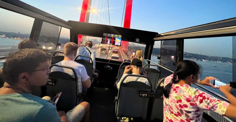 Istanbul: Two Continents Evening Bus Tour with Commentary - What this 2.5-hour Istanbul route actually gives you