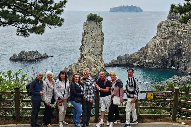Jeju bus tour with professional English guide for cruise customer - The guide and group-size question