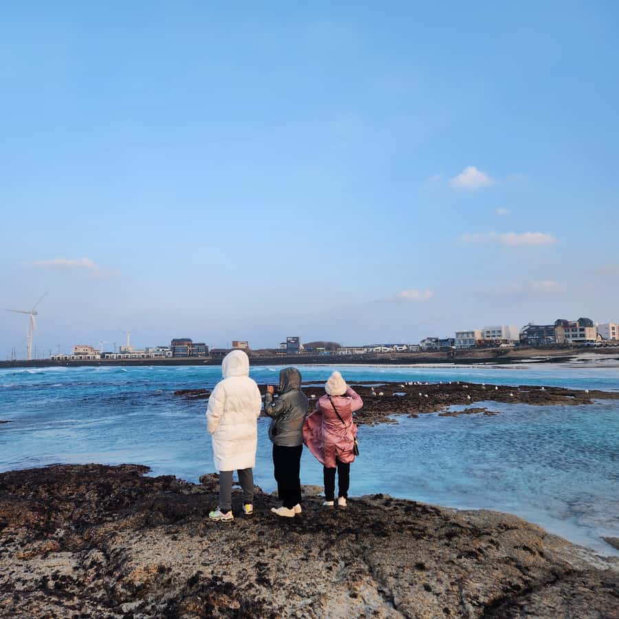 Jeju EAST Course : UNESCO (Seongsan-ilchulbong) BUS TOUR - Seongeup Folk Village brings the island’s past into view