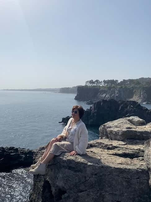 Jeju Southern: Mt.Hallasan and UNESCO Geopark Bus Tour - Oedolgae Rock and a coastal legend