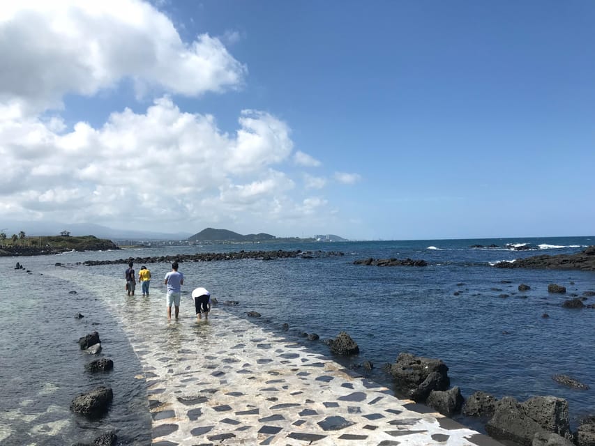Jeju: West of Jeju Island Bus Tour from Seogwipo City - Aewol Cafe Street and the Handam coast