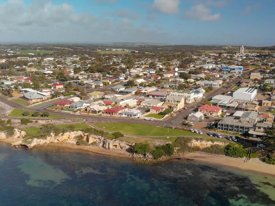 Kangaroo Island: Half-Day Tour Guided Coach Tour - How the guide and group size affect the day