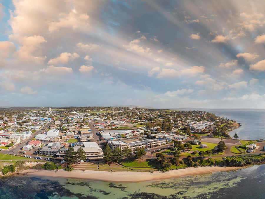Kangaroo Island: Half-Day Tour Guided Coach Tour - Emu Ridge reveals the island’s eucalyptus trade