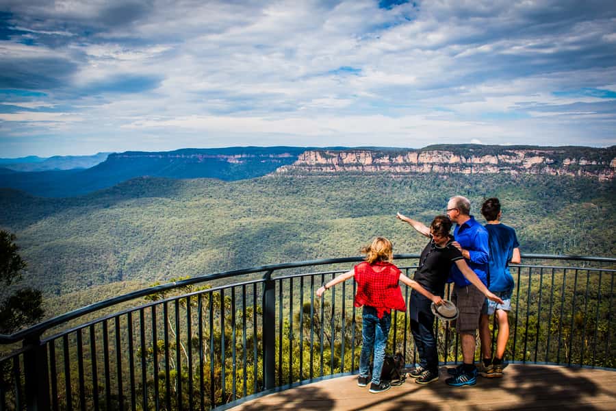 Katoomba: Blue Mountains Full-Day Hop-On Hop-Off Bus Tour - Stop 6 and the walk toward the Three Sisters