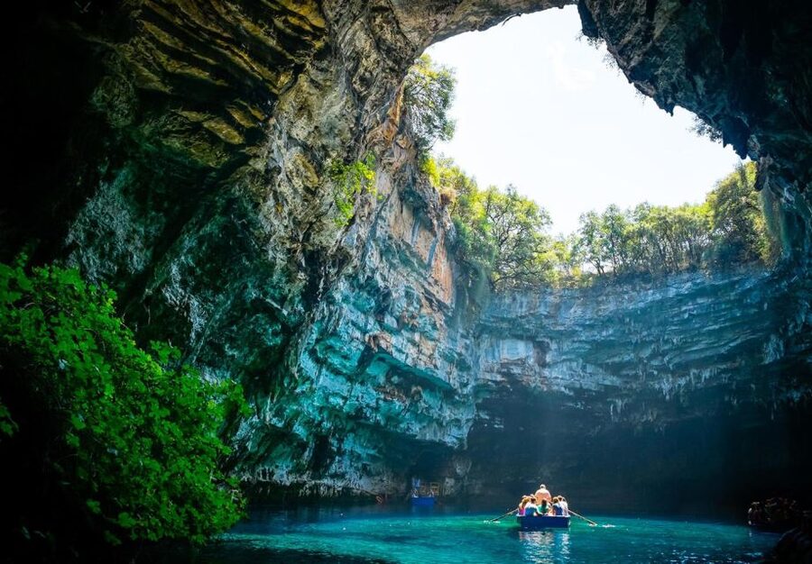 Kefalonia: Island Highlights Bus and Boat Tour with Lunch - Who should book this tour