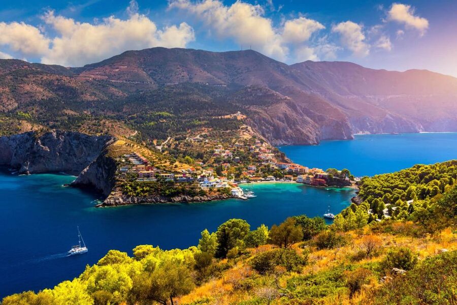 Kefalonia: Island Highlights Bus and Boat Tour with Lunch - Fiskardo lunch beside the harbor