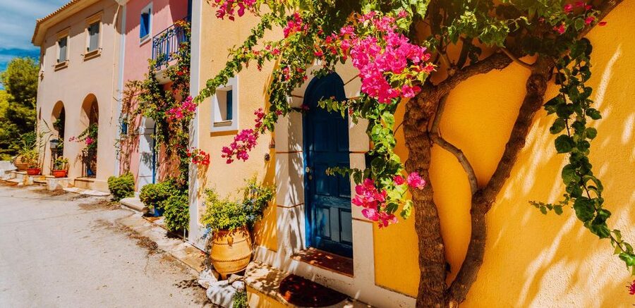 Kefalonia: Island Highlights Bus and Boat Tour with Lunch - The coach ride and guide make a difference