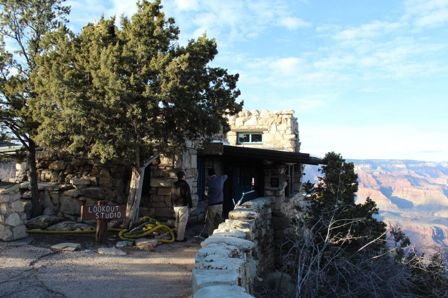 Kingman: Grand Canyon National Park South Rim Bus Tour - Why the separate guide and driver matter
