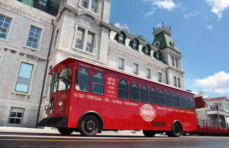 Kingston: Hop-On Hop-Off Trolley Tour - The figure-eight route and Market Square break
