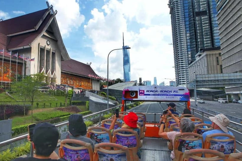 Kuala Lumpur: Ronda Hop-On Hop-Off City Sightseeing Bus Pass - City Route: towers, shopping, and modern KL