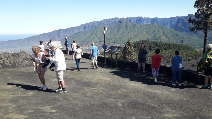 La Palma: San Antonio and Teneguia Volcanos Tour by 4x4 Bus - Timing, food, toilets, and guide languages