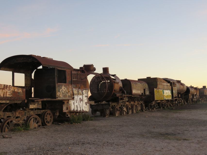 La Paz: Uyuni Salt Flats Tour by Bus - Guides and service can shape the whole day