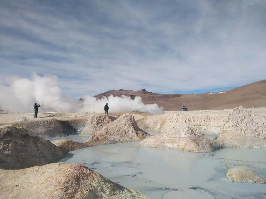 La Paz: Uyuni tour ending in Atacama Chile by bus. - Who should book this route