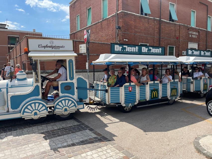 La Spezia: tour HOP ON HOP OFF con trenino e guida turistica - Via Chiodo and the Naval Museum