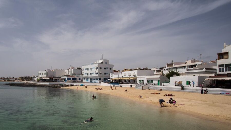 Lanzarote: Fuerteventura Return Ferry Ticket with Bus - Choosing your Fuerteventura day