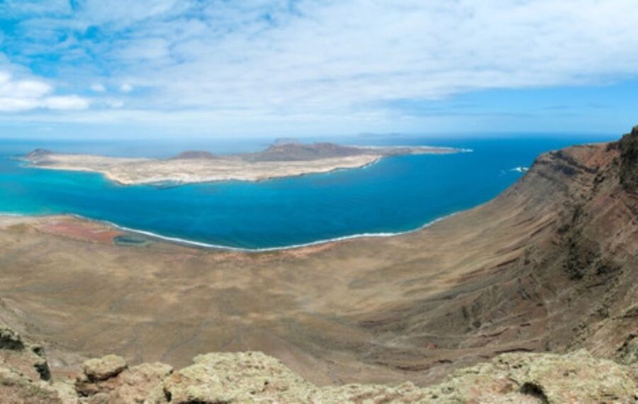 Lanzarote: Full Day Bus Tour with Scenic Views - The Route of Volcanoes and La Geria