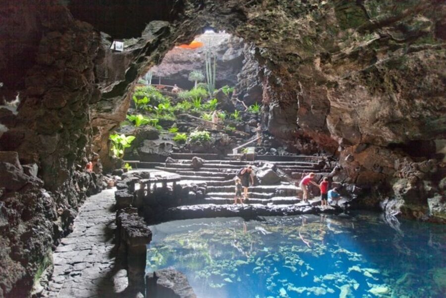Lanzarote: Full Day Bus Tour with Scenic Views - El Golfo and the Green Lagoon