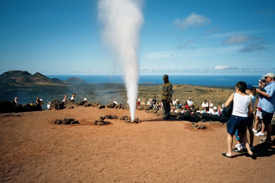 Lanzarote: Full Day Bus Tour with Scenic Views - The lunch stop and what to bring