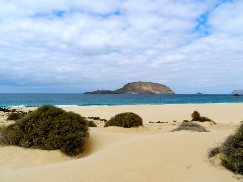 Lanzarote: Return Ferry to La Graciosa with Bus Pickup - FAQ