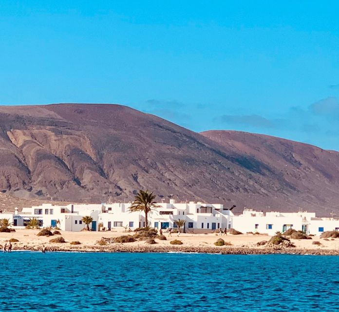 Lanzarote: Return Ferry to La Graciosa with Bus Pickup - Getting from your resort to Órzola