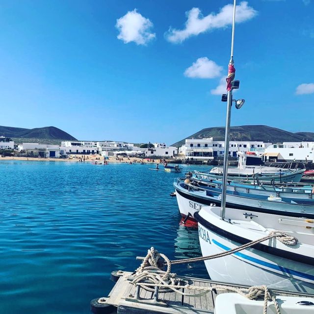 Lanzarote: Return Ferry to La Graciosa with Bus Pickup - Should you book the La Graciosa ferry day?