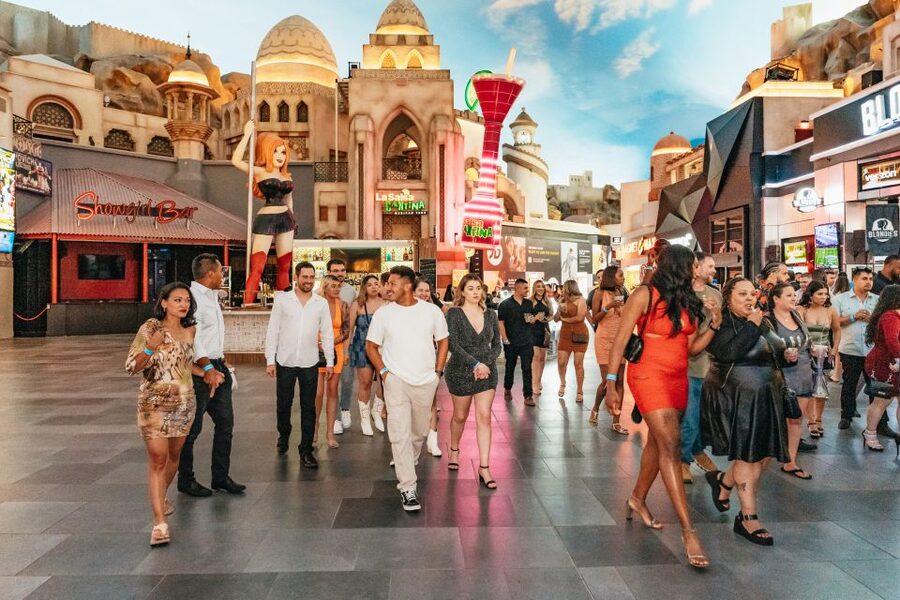 Las Vegas: Club Crawl and Party Bus with Free Drinks - What the four-hour crawl is really like
