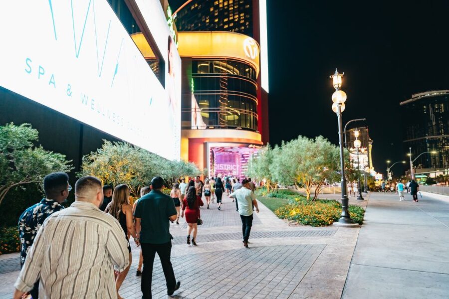 Las Vegas: Club Crawl and Party Bus with Free Drinks - The party bus and its free drinks
