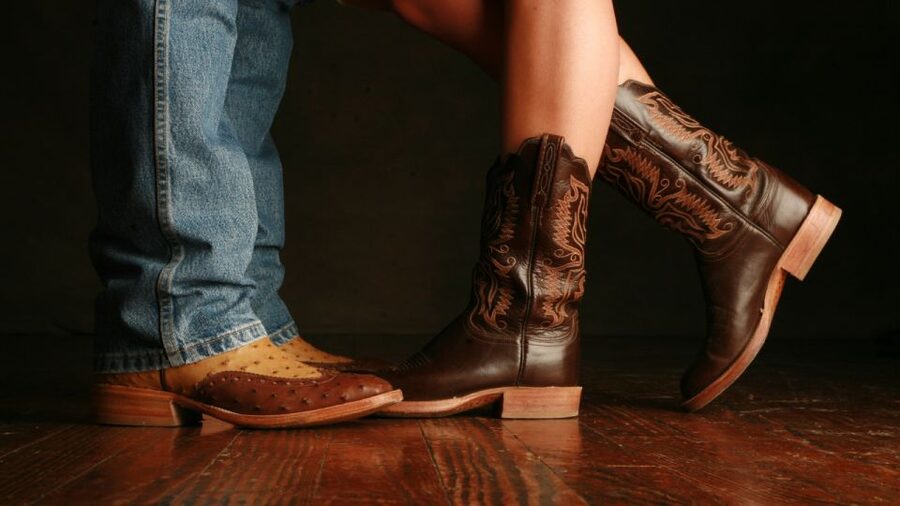 Las Vegas: Country Bar Crawl by Party Bus w/ Mixed Drinks - A country night that starts before the first bar