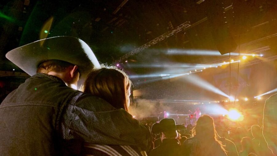 Las Vegas: Country Bar Crawl by Party Bus w/ Mixed Drinks - What the $59 price really covers