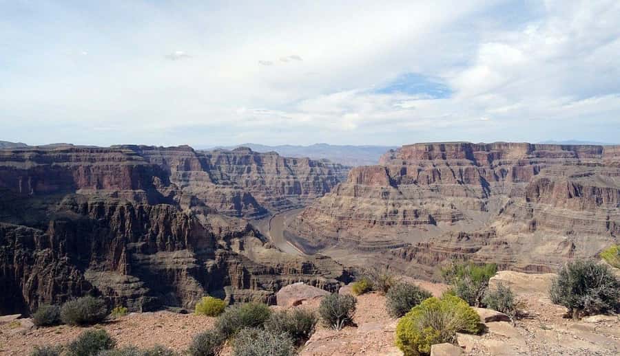 Las Vegas: Grand Canyon West Bus Tour with Guided Walk - Who should book this bus tour?