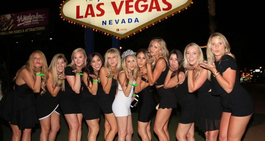 Las Vegas: Nightclub and Bar Crawl with Party Bus and Drinks - Key points to know before booking