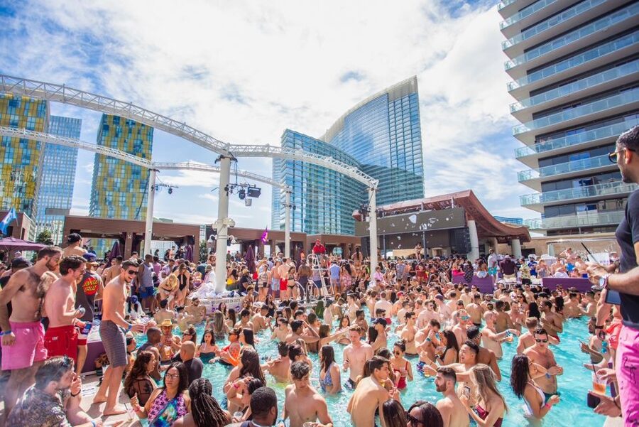 Las Vegas: Party Bus Day Club Tour with Drinks & Club Entry - Meeting at Virgin Hotel