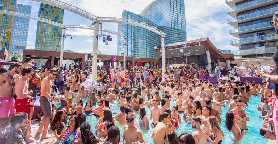 Las Vegas: Party Bus Day Club Tour with Drinks & Club Entry - What the Club Stops Are Like