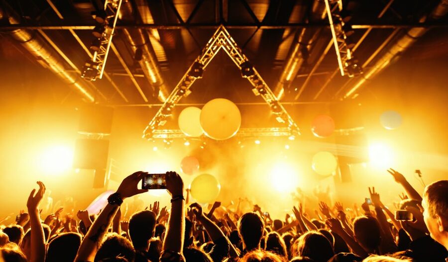 Las Vegas: Party Bus Nightclub Crawl - Getting through the first club