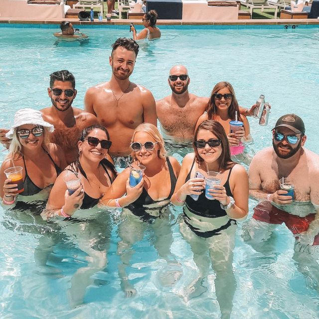 Las Vegas: Pool Crawl with Free Drinks on the Party Bus - Why this pool crawl works in Las Vegas