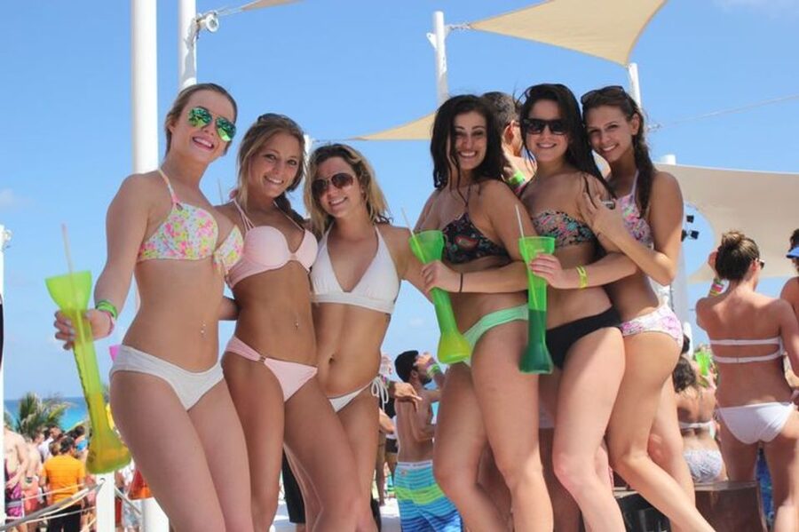 Las Vegas: Pool Party Crawl by Party Bus - The limo bus turns transportation into a party