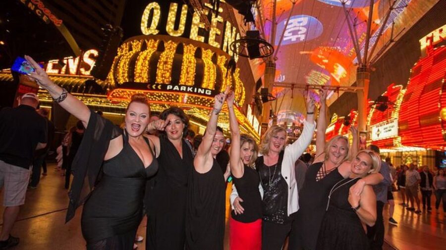 Las Vegas: Private Party Bus Tour Of Vegas Strip w Champagne - A champagne start on the Las Vegas Strip