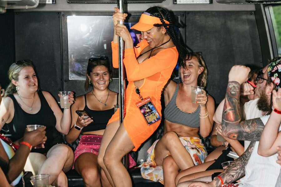 Las Vegas Strip: 3-Stop Pool Party Crawl with Party Bus - The practical rhythm of a pool-party crawl